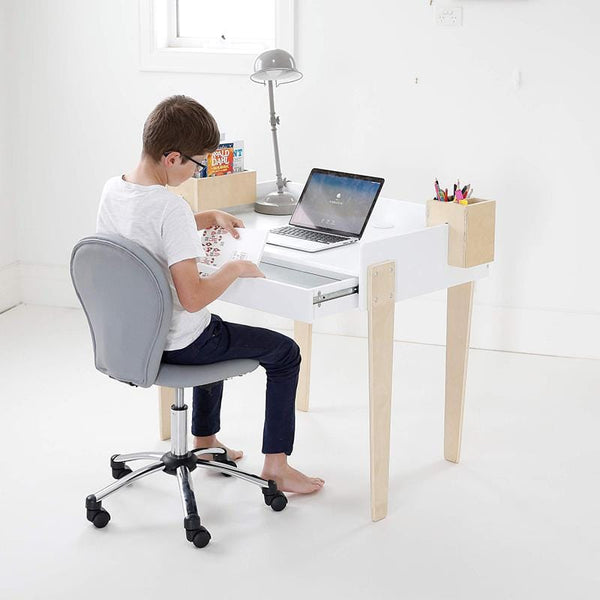 How to Set Up a Kid’s Desk