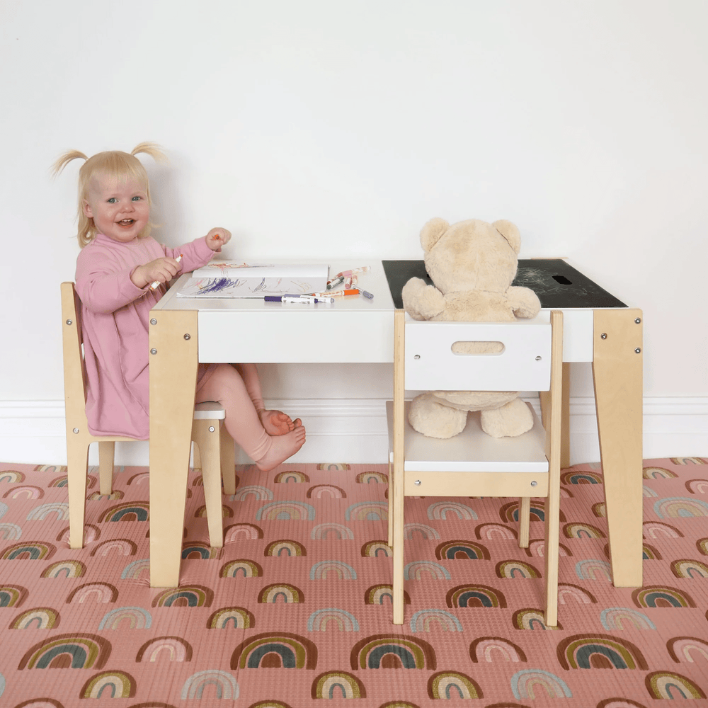 Hip outlet kids table