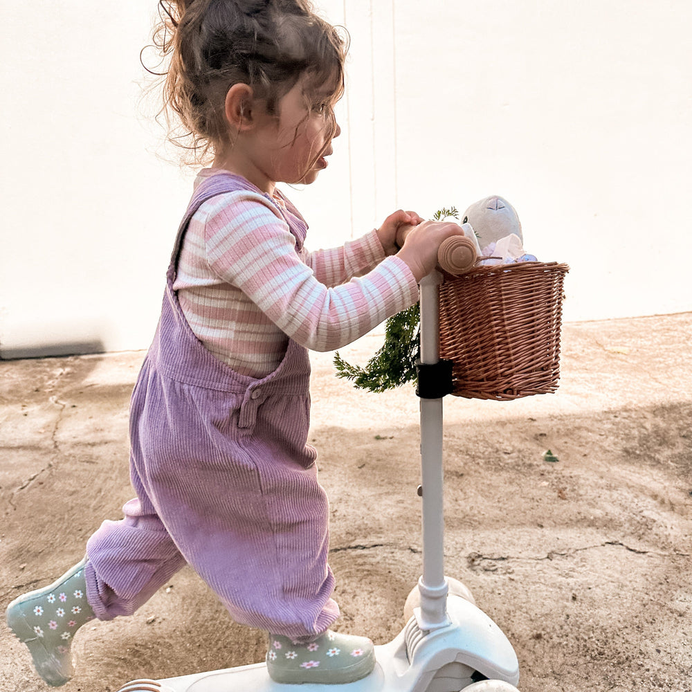 HipKids 3 Wheel Scooter w/ Wicker Basket Vintage White