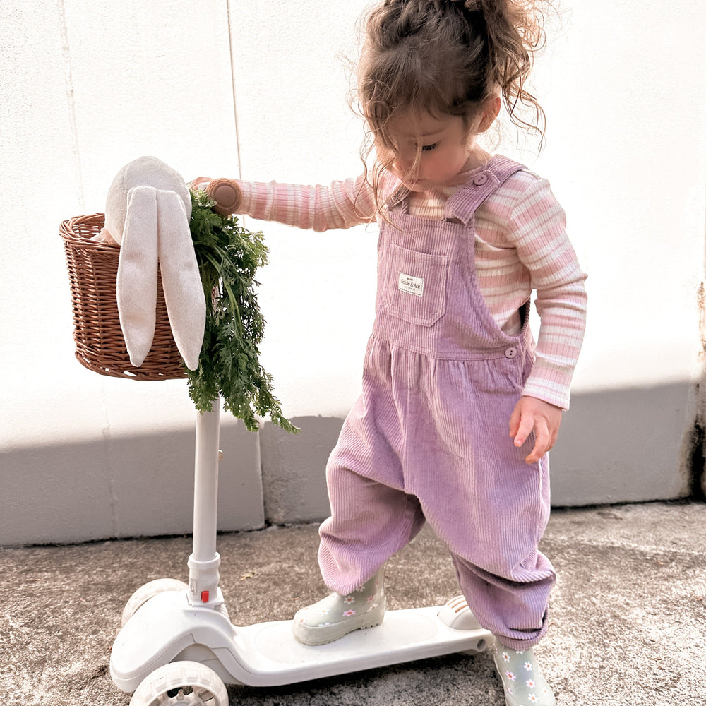 HipKids 3 Wheel Scooter w/ Wicker Basket Vintage White