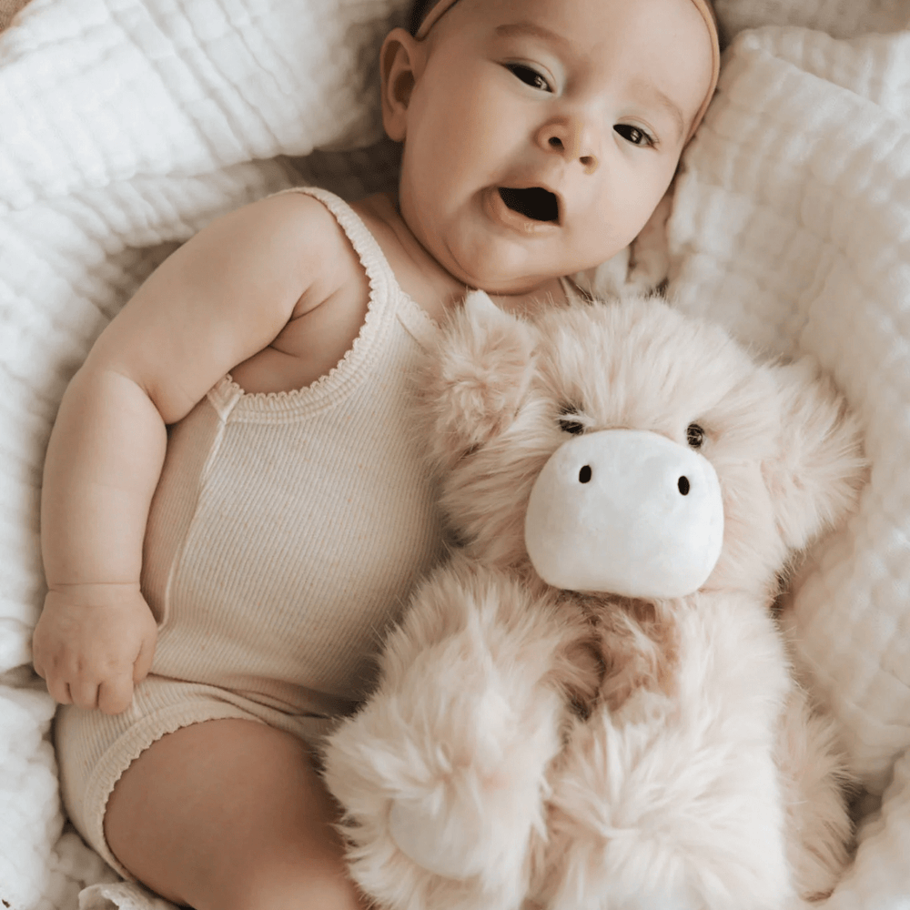 Snuggle Bunnies - Hilda The Highland Cow