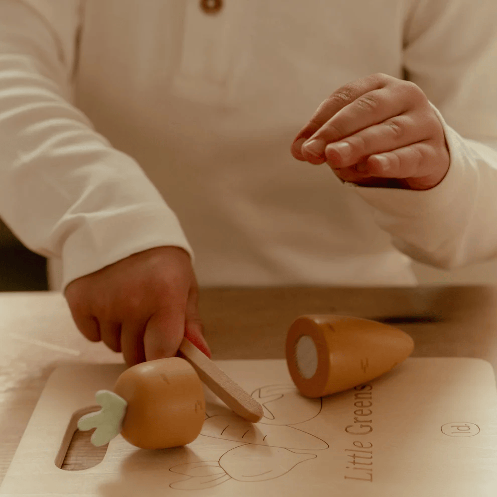Little Dutch Cutting Vegetables