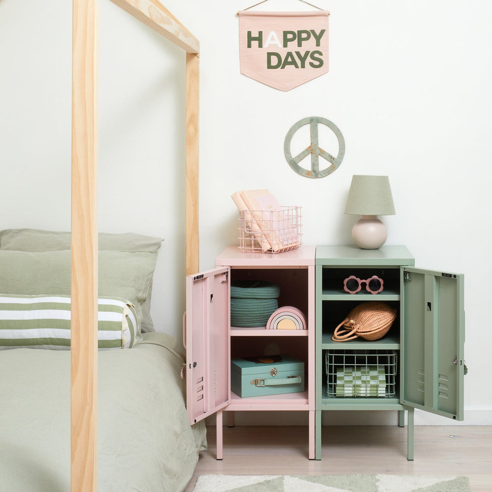 Mustard Made The Shorty to the Left Blush