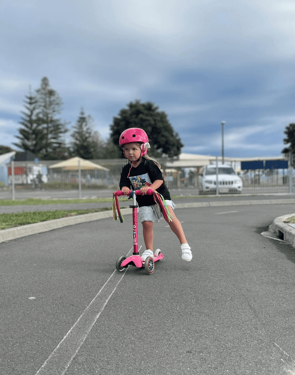 Mini Micro Deluxe Scooters Pink