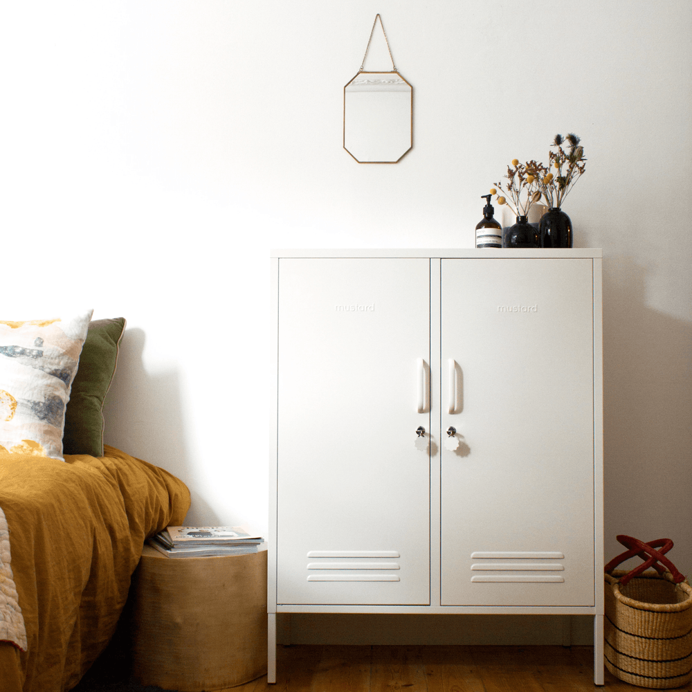 Mustard Made The Midi White