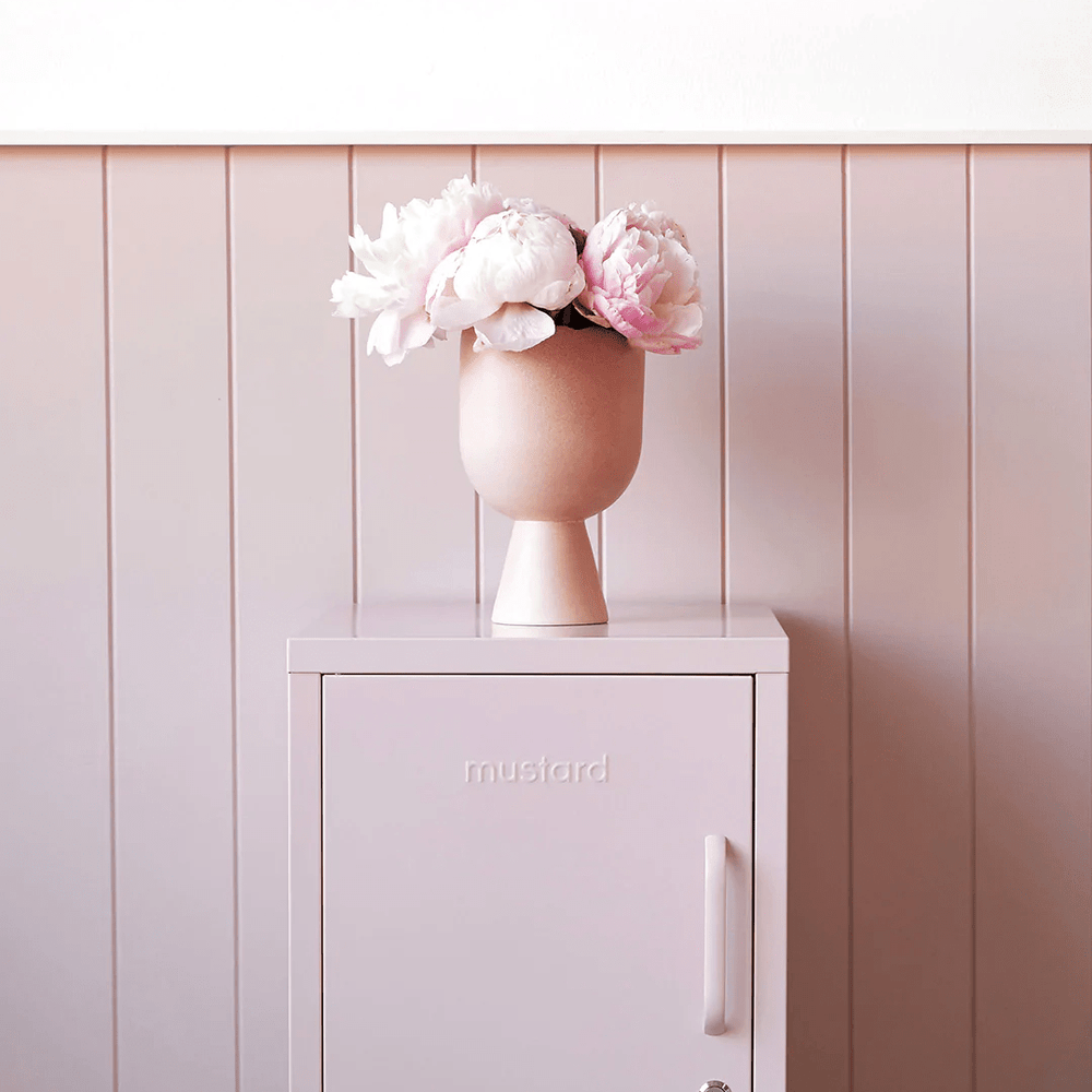 Mustard Made The Shorty to the Left Blush