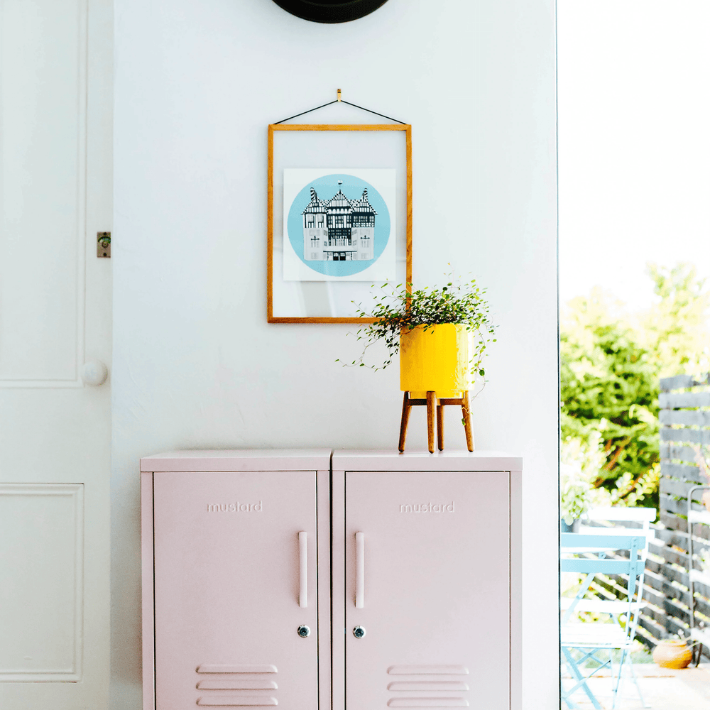 Mustard Made The Shorty to the Left Blush