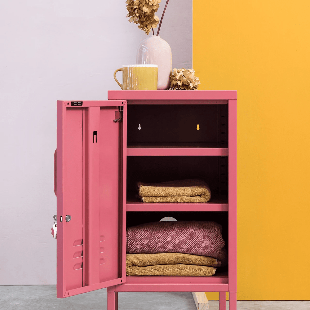 Mustard Made The Shorty to the Left Berry