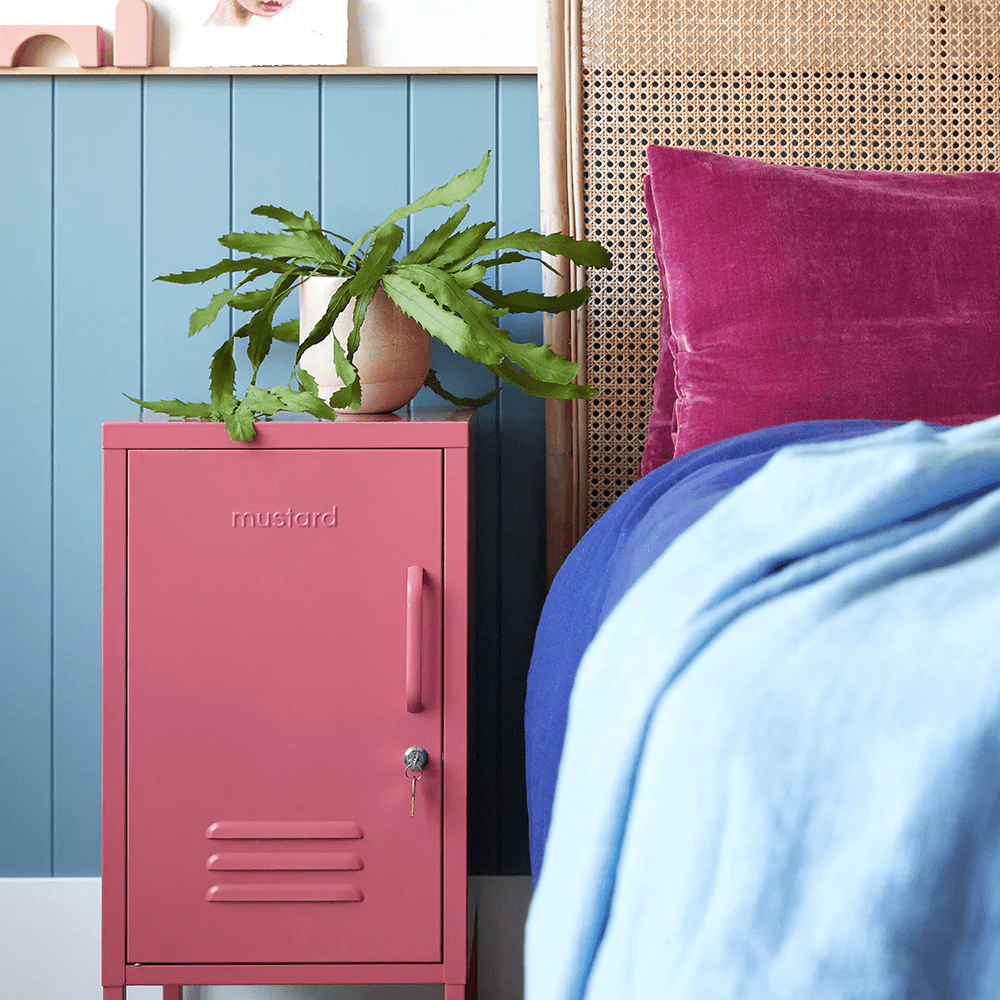 Mustard Made The Shorty to the Left Berry